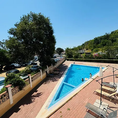 Astoria Ii 24 One Bedroom *